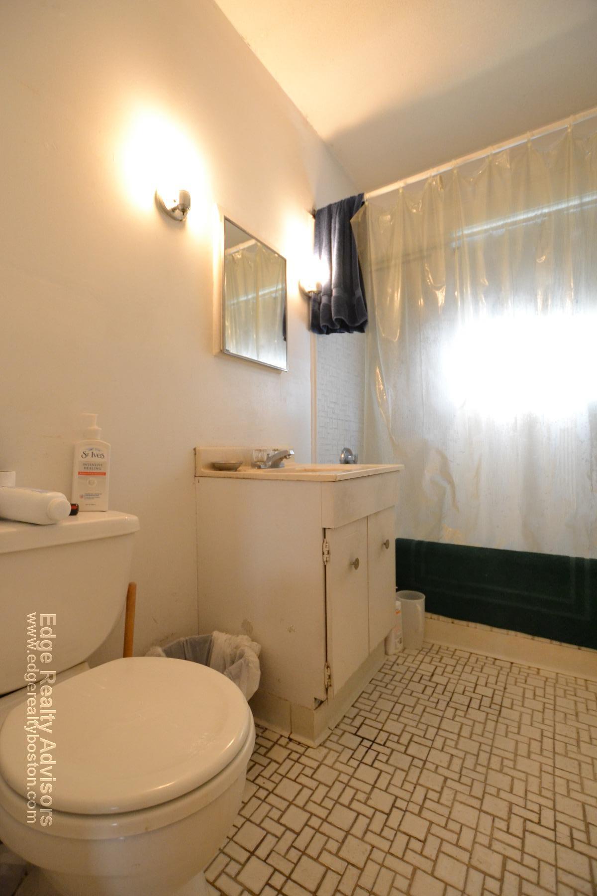 2 bed, 1 bath apartment for rent at 23 North Crescent Cir Unit 1, Brighton — photo 6 of 6