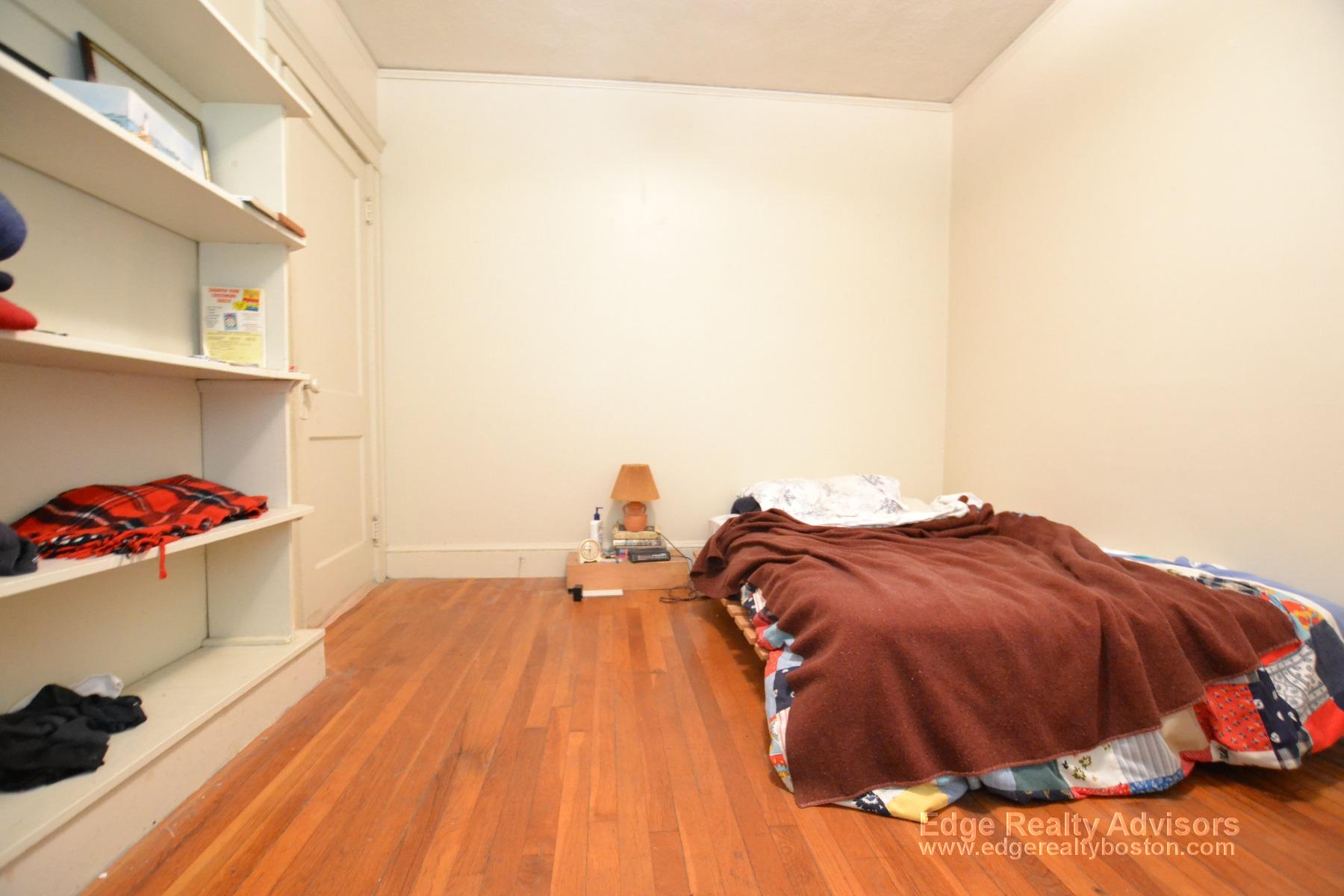 2 bed, 1 bath apartment for rent at 23 North Crescent Cir Unit 1, Brighton — photo 5 of 6