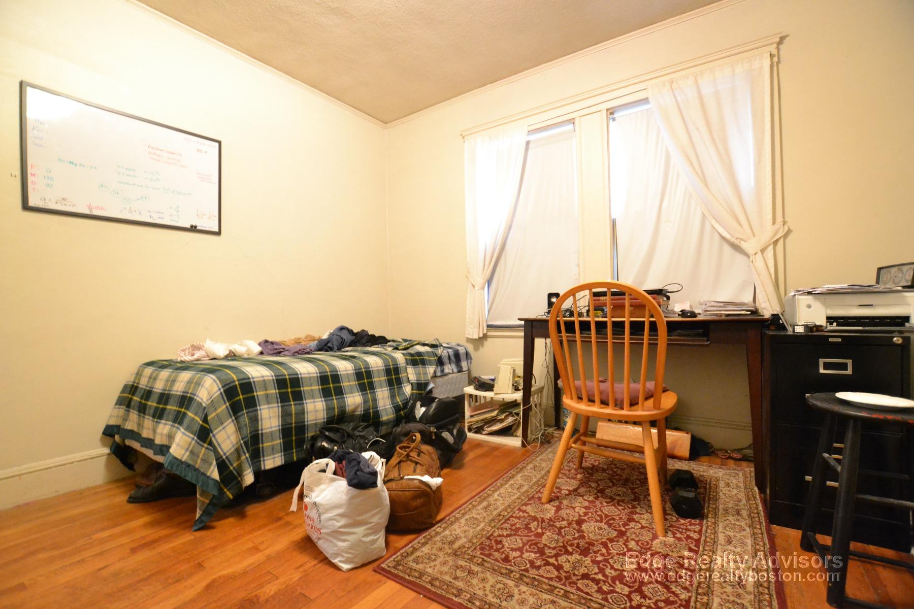 2 bed, 1 bath apartment for rent at 23 North Crescent Cir Unit 1, Brighton — photo 4 of 6
