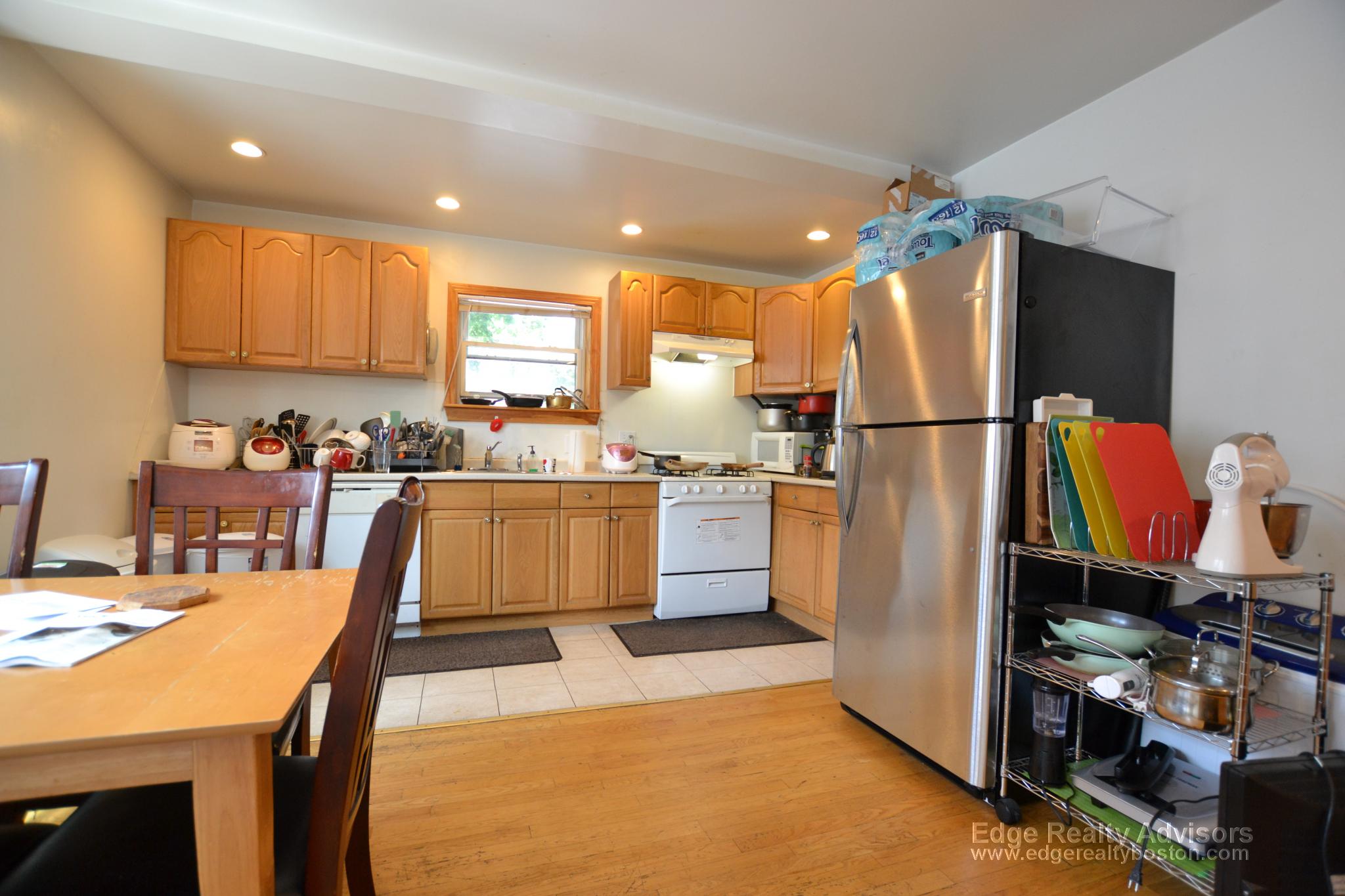 6 bed, 2 bath apartment for rent at 44 Gardner Unit 3, Allston — photo 1 of 12
