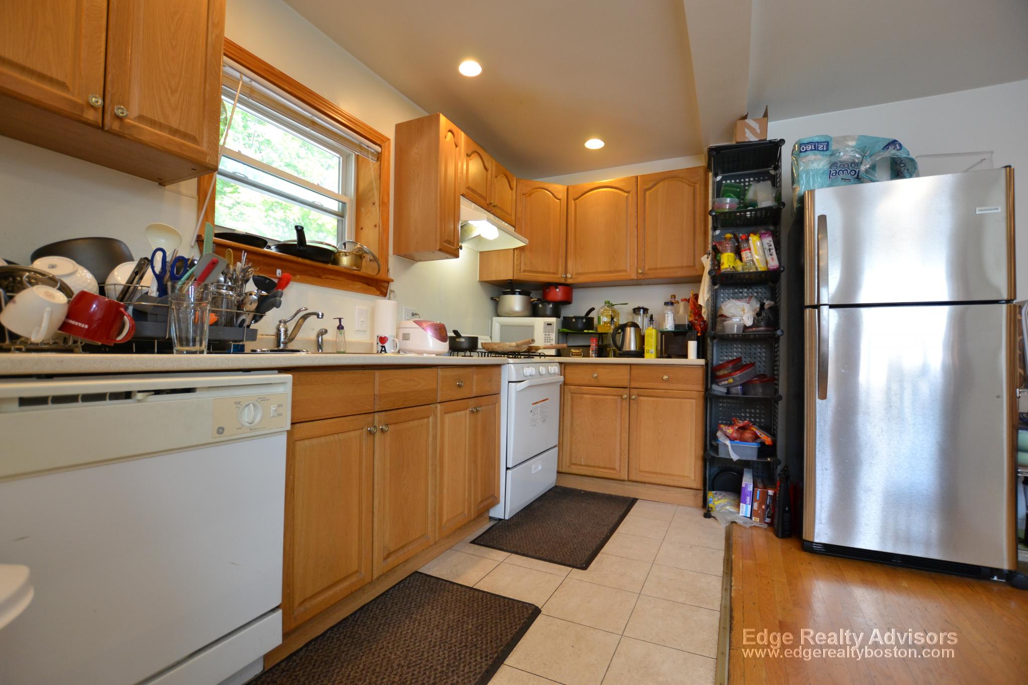 6 bed, 2 bath apartment for rent at 44 Gardner Unit 3, Allston — photo 2 of 12