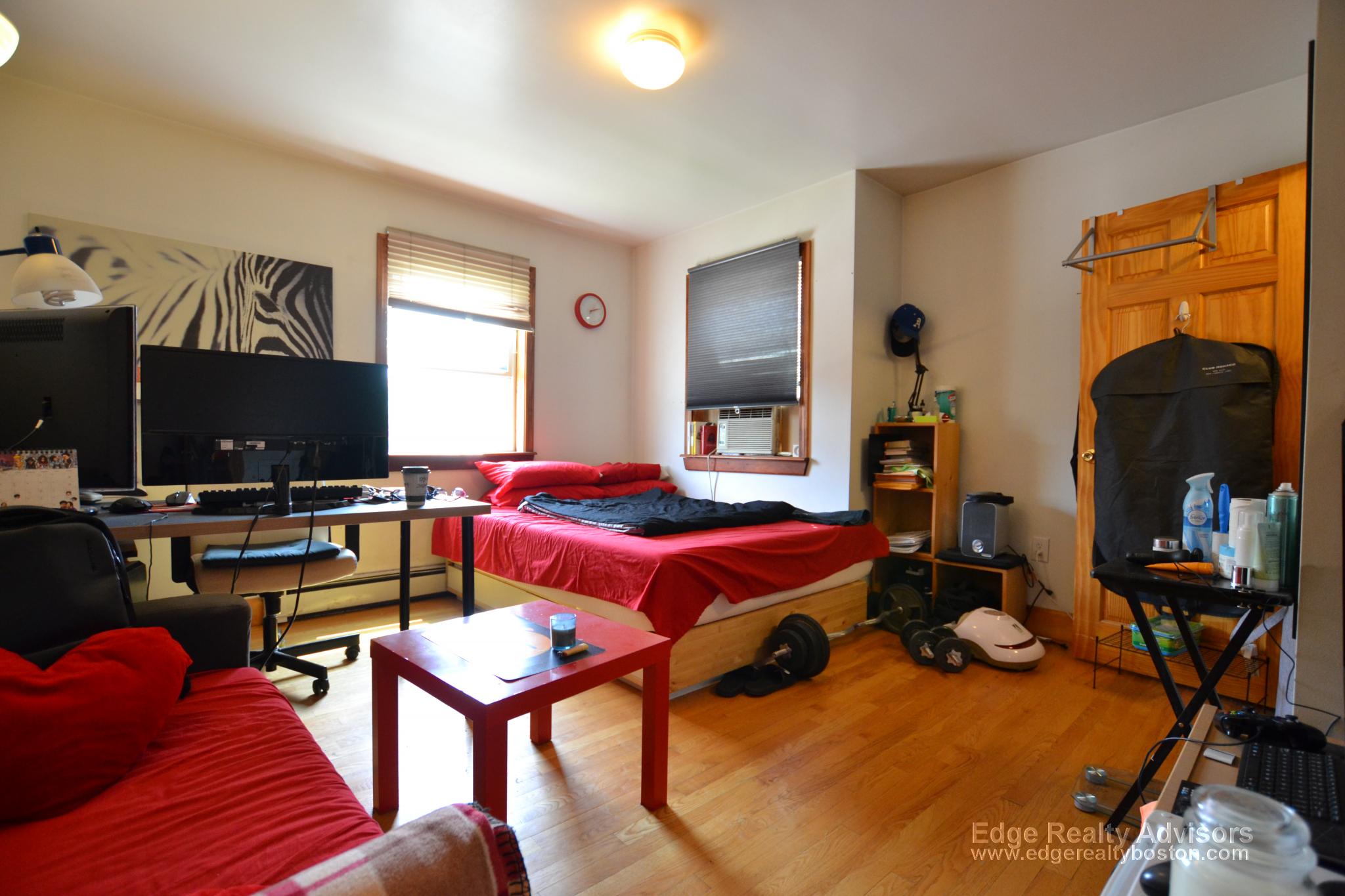 6 bed, 2 bath apartment for rent at 45 Gardner Unit 3, Allston — photo 9 of 12