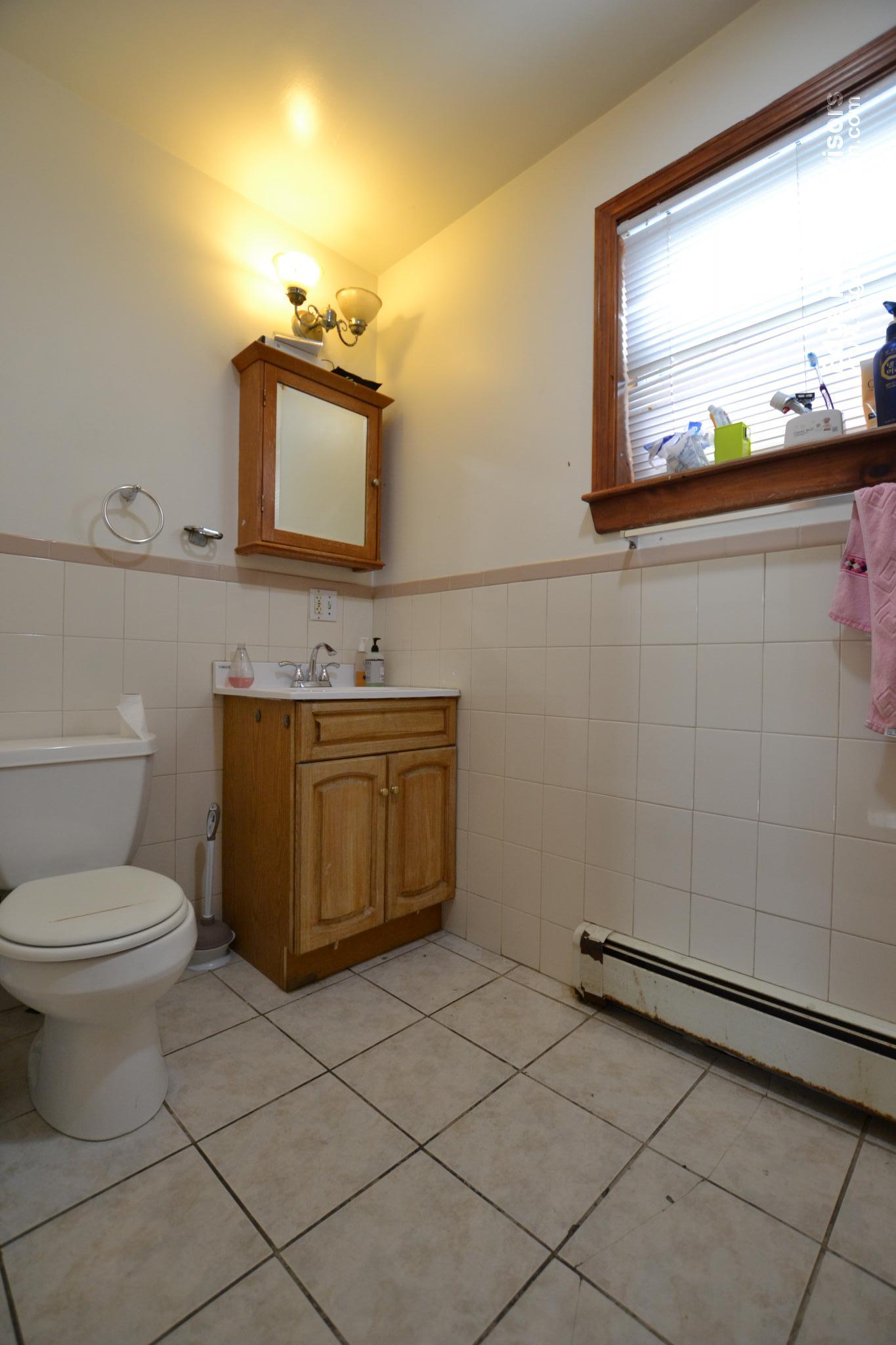 6 bed, 2 bath apartment for rent at 44 Gardner Unit 3, Allston — photo 12 of 12