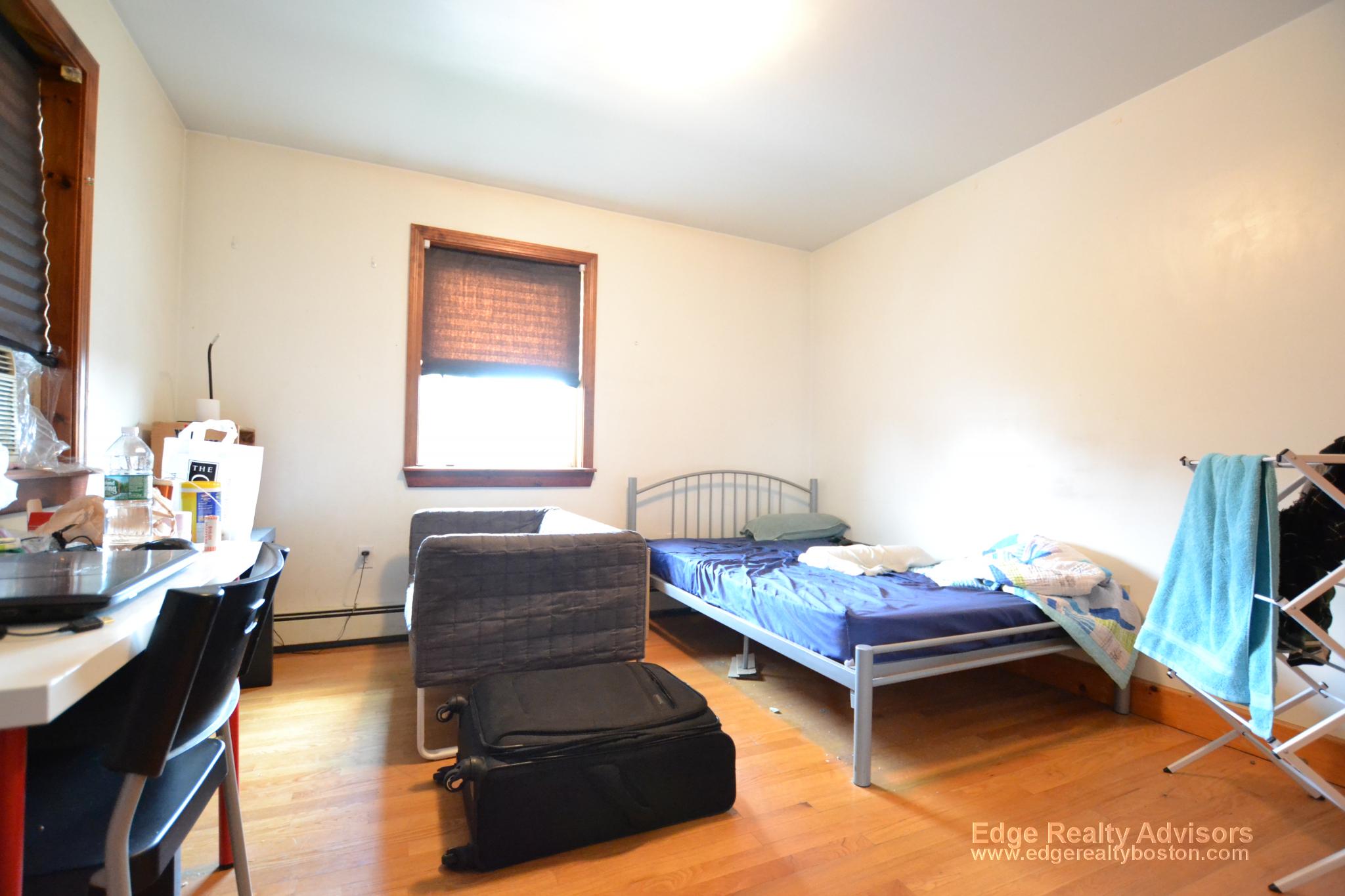 6 bed, 2 bath apartment for rent at 45 Gardner Unit 3, Allston — photo 6 of 12
