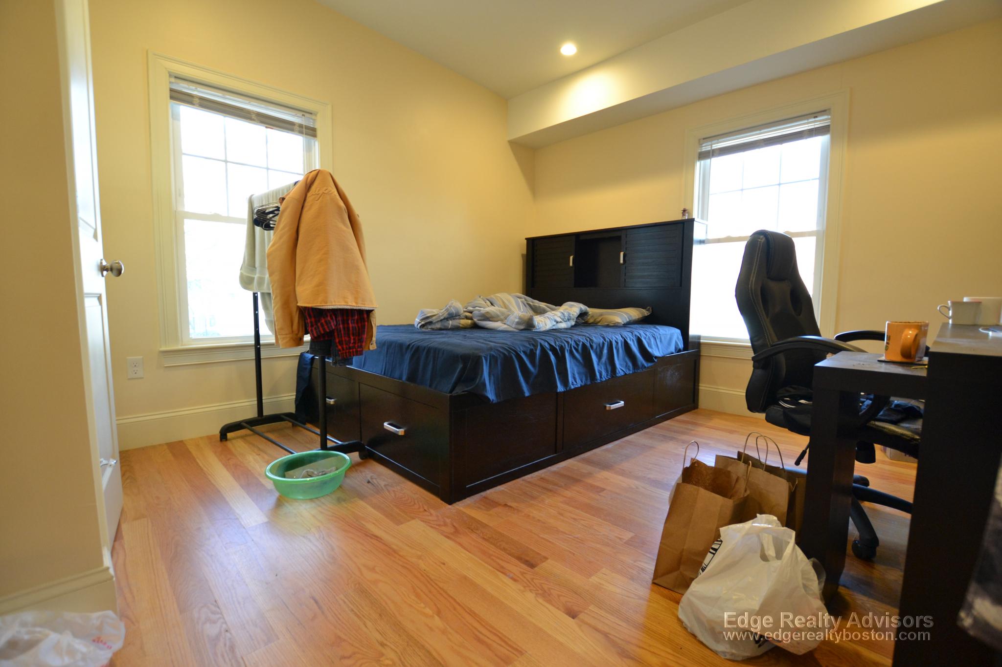 4 bed, 2 bath apartment for rent at 21 Higgins St Unit 2, Allston — photo 5 of 9