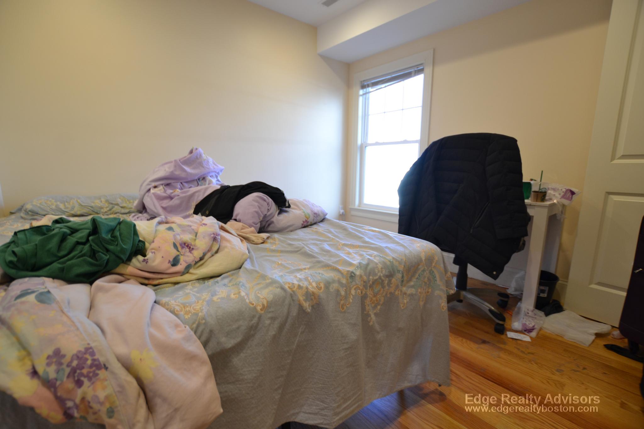 4 bed, 2 bath apartment for rent at 21 Higgins St Unit 2, Allston — photo 6 of 9