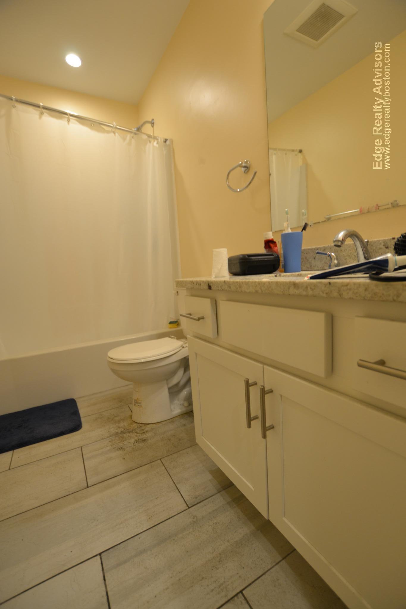4 bed, 2 bath apartment for rent at 21 Higgins St Unit 2, Allston — photo 8 of 9