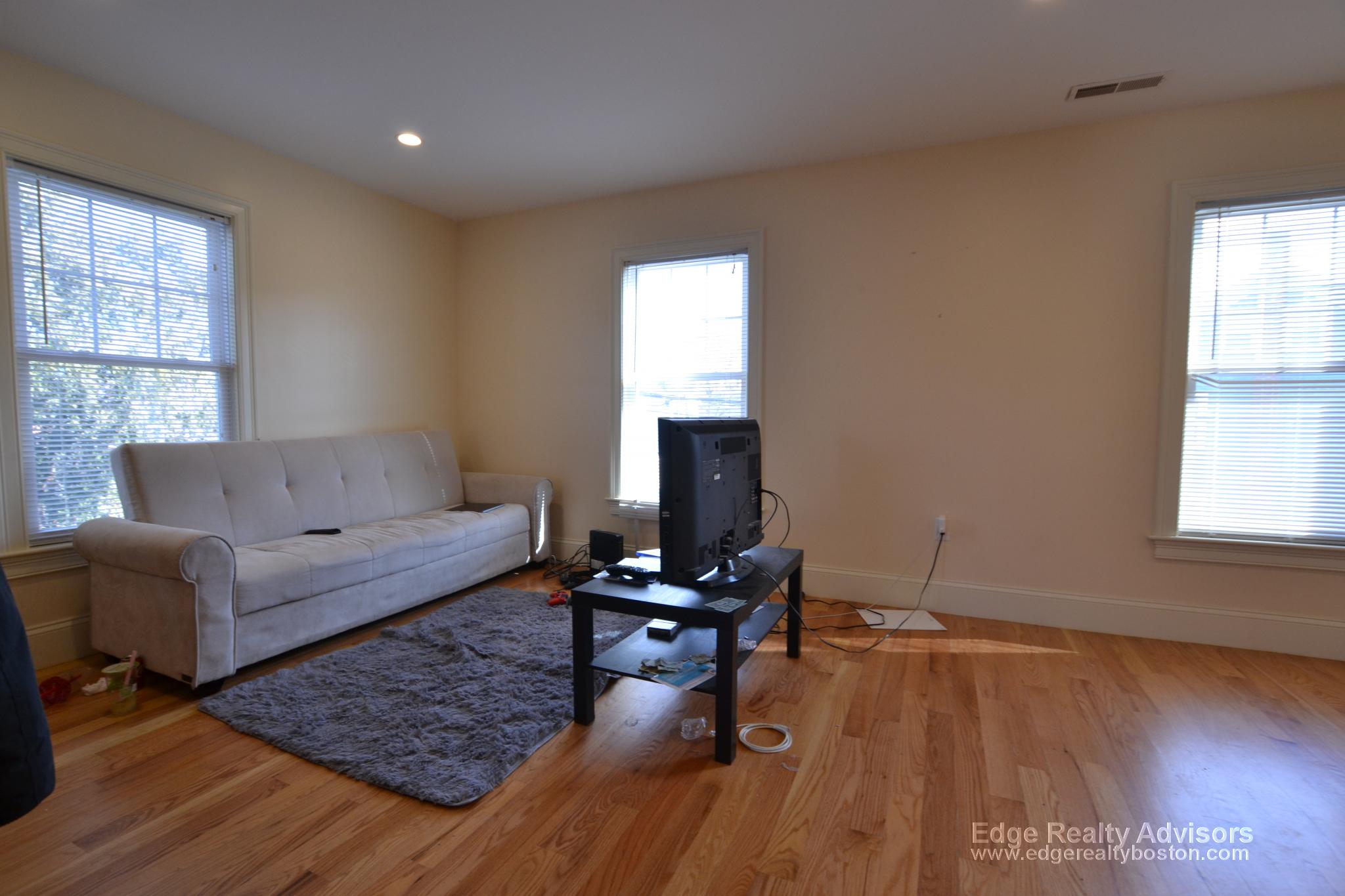4 bed, 2 bath apartment for rent at 21 Higgins St Unit 2, Allston — photo 3 of 9
