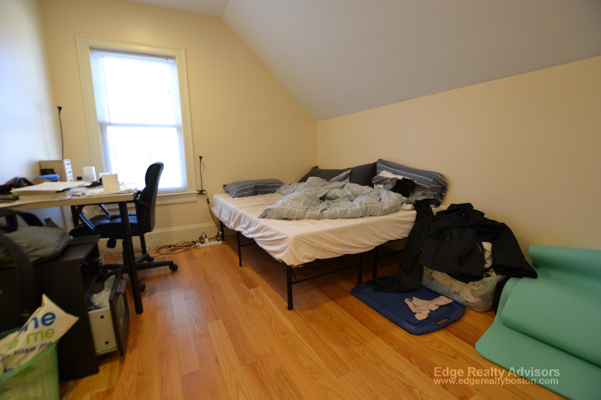 4 bed, 2 bath apartment for rent at 21 Higgins St Unit 2, Allston — photo 7 of 9