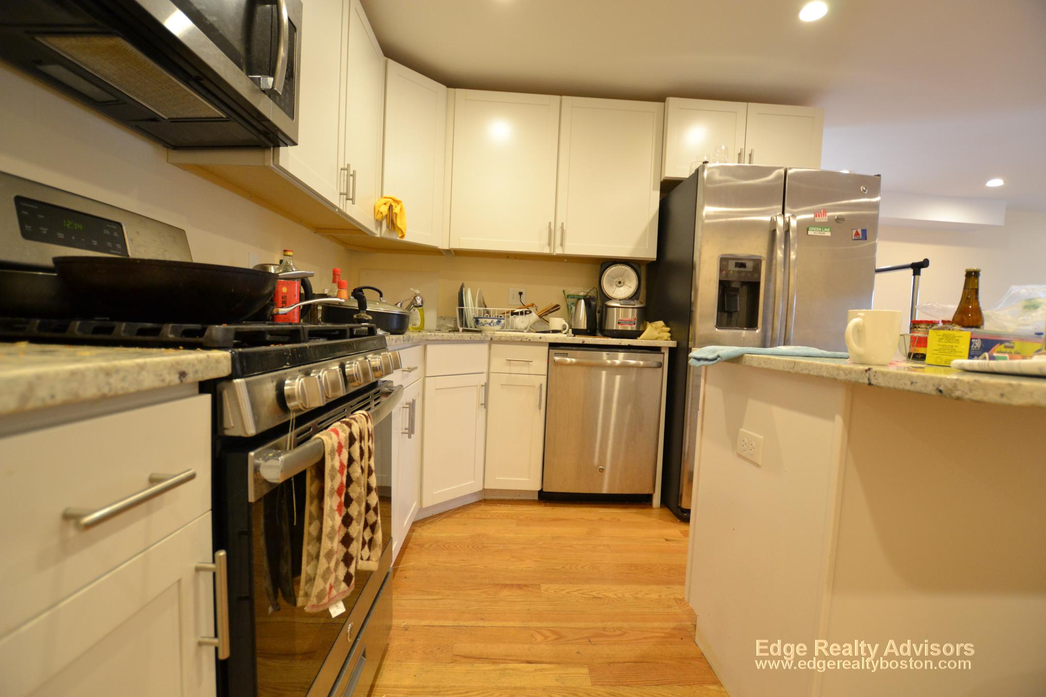 4 bed, 2 bath apartment for rent at 21 Higgins St Unit 2, Allston — photo 2 of 9