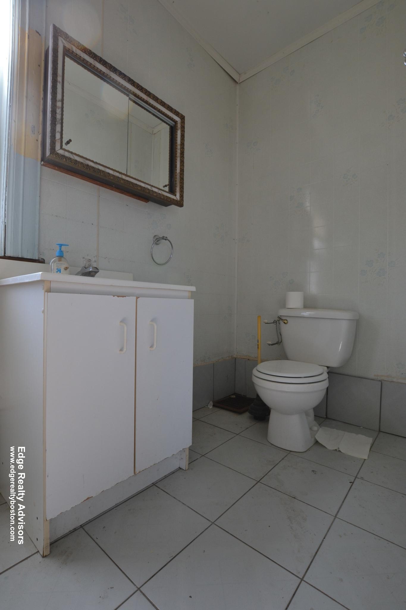 4 bed, 1.5 bath apartment for rent at 22 Surrey St Unit 1, Brighton — photo 4 of 9