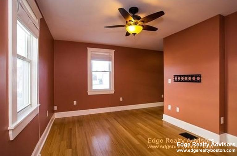 3 bed, 1 bath apartment for rent at 9 Baldwin Pl Unit 1, Brighton — photo 4 of 10