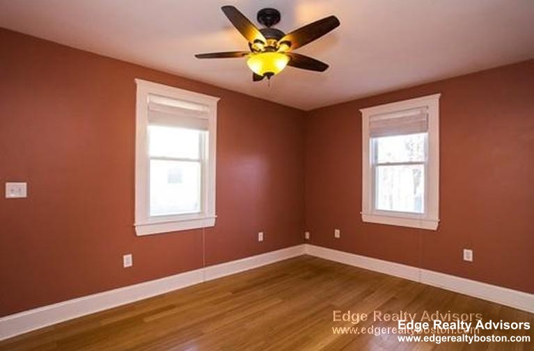 3 bed, 1 bath apartment for rent at 9 Baldwin Pl Unit 1, Brighton — photo 5 of 10