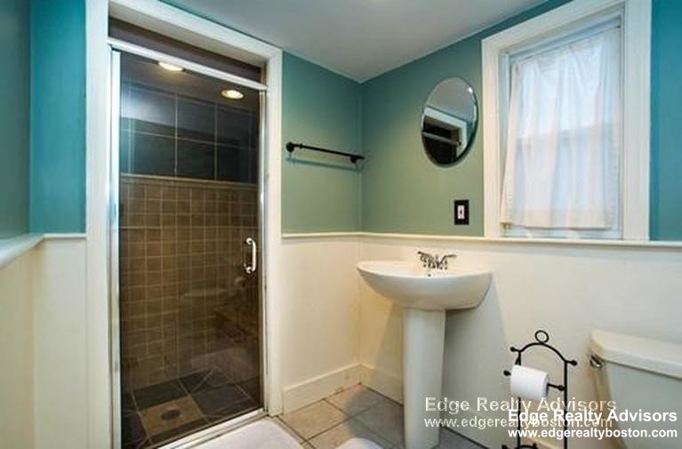 3 bed, 1 bath apartment for rent at 9 Baldwin Pl Unit 1, Brighton — photo 7 of 10