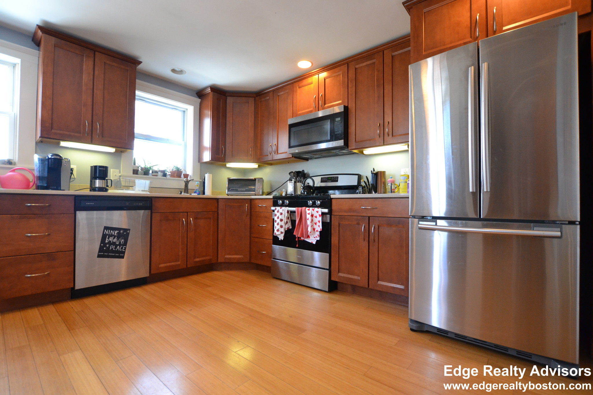 3 bed, 1 bath apartment for rent at 9 Baldwin Pl Unit 1, Brighton — photo 2 of 10