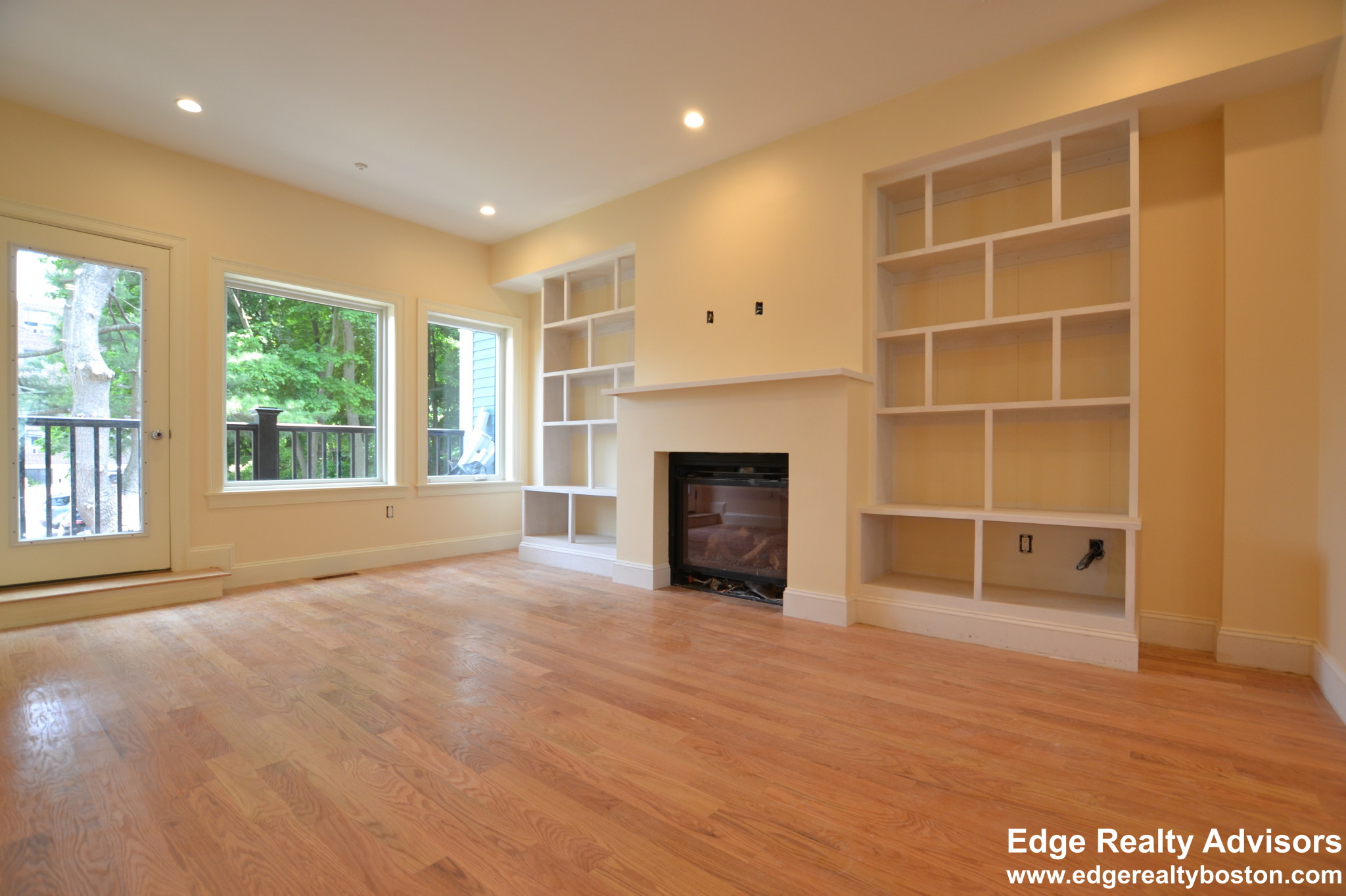 4 bed, 3.5 bath apartment for rent at 7 Cufflin St Unit 1, Brighton — photo 1 of 6