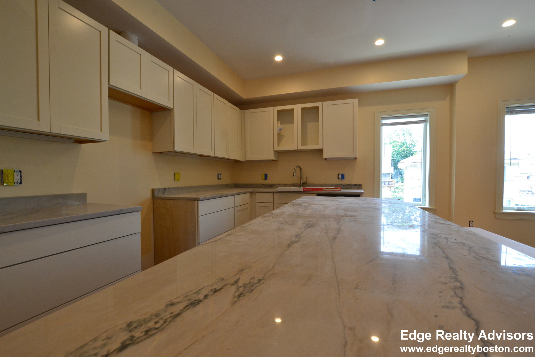 4 bed, 3.5 bath apartment for rent at 7 Cufflin St Unit 1, Brighton — photo 3 of 6