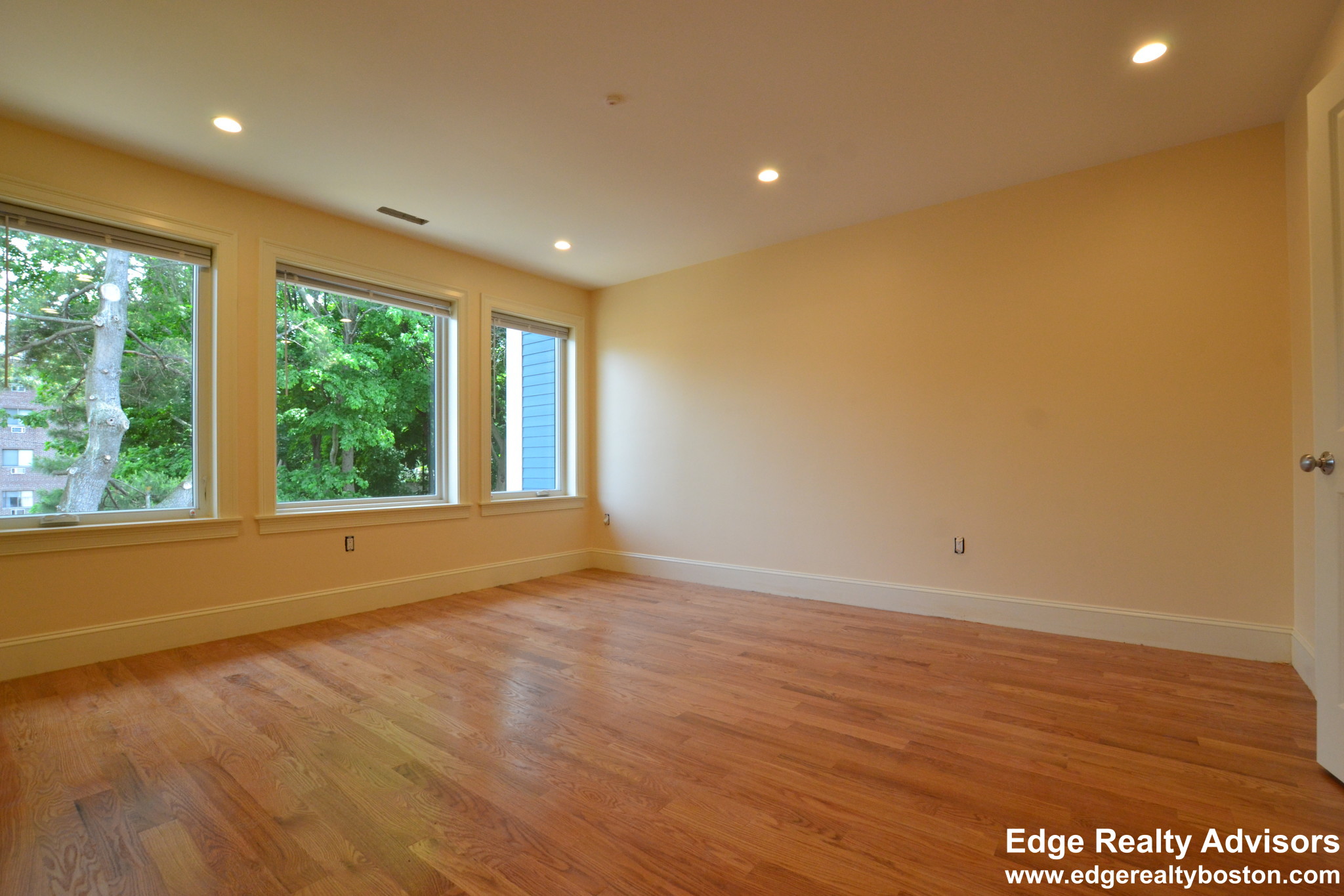 4 bed, 3.5 bath apartment for rent at 7 Cufflin St Unit 1, Brighton — photo 4 of 6