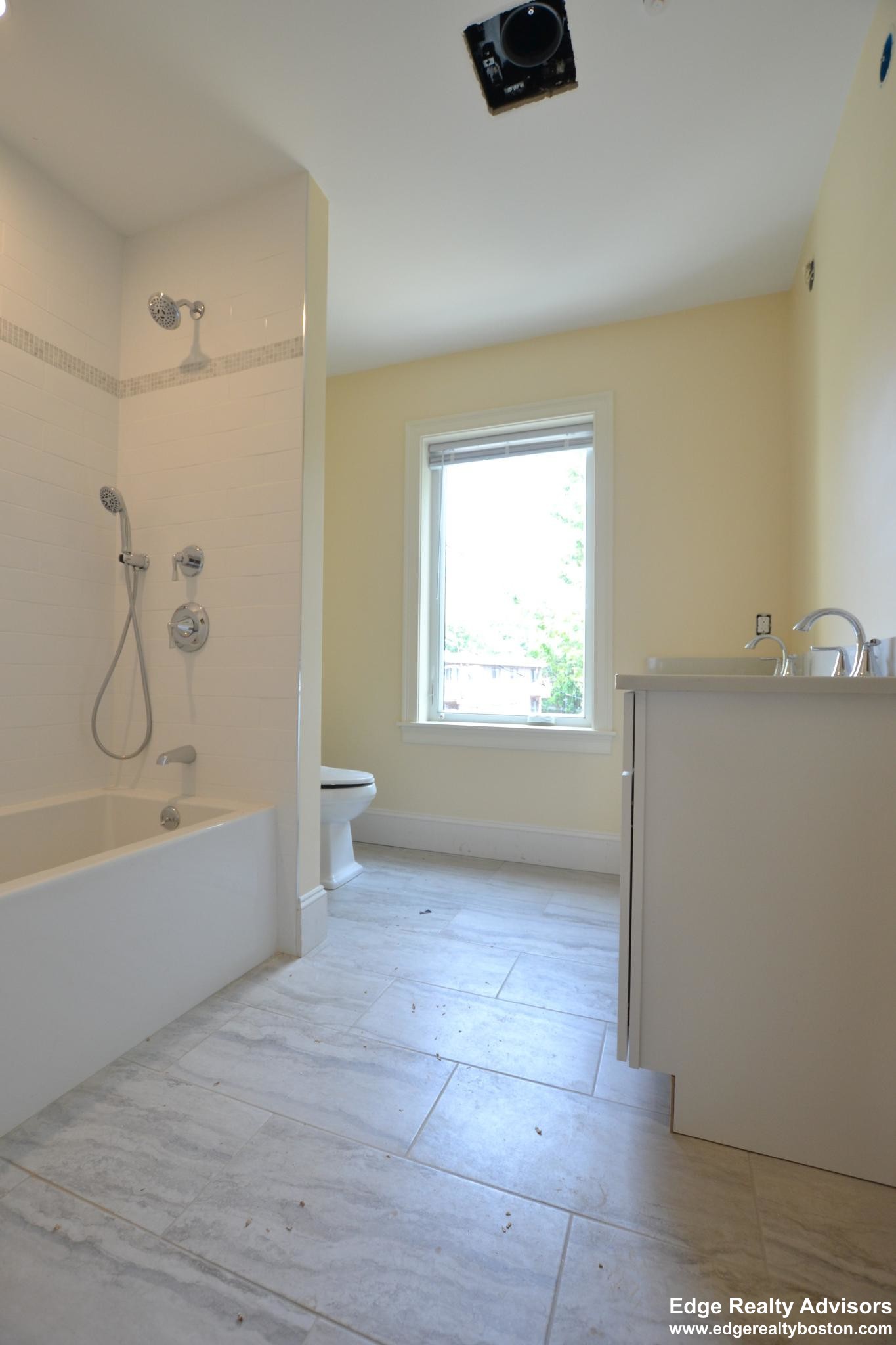 4 bed, 3.5 bath apartment for rent at 7 Cufflin St Unit 1, Brighton — photo 5 of 6