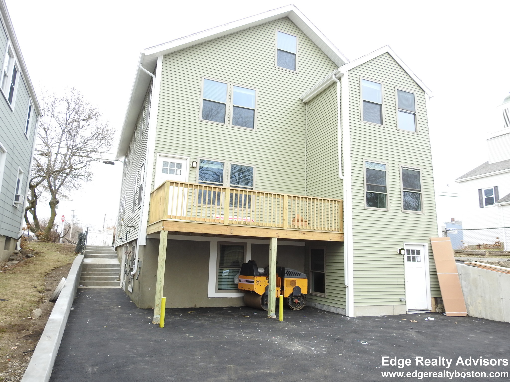 4 bed, 4+ bath apartment for rent at 480 Fulton St Unit Right, Medford Hillside — photo 3 of 10