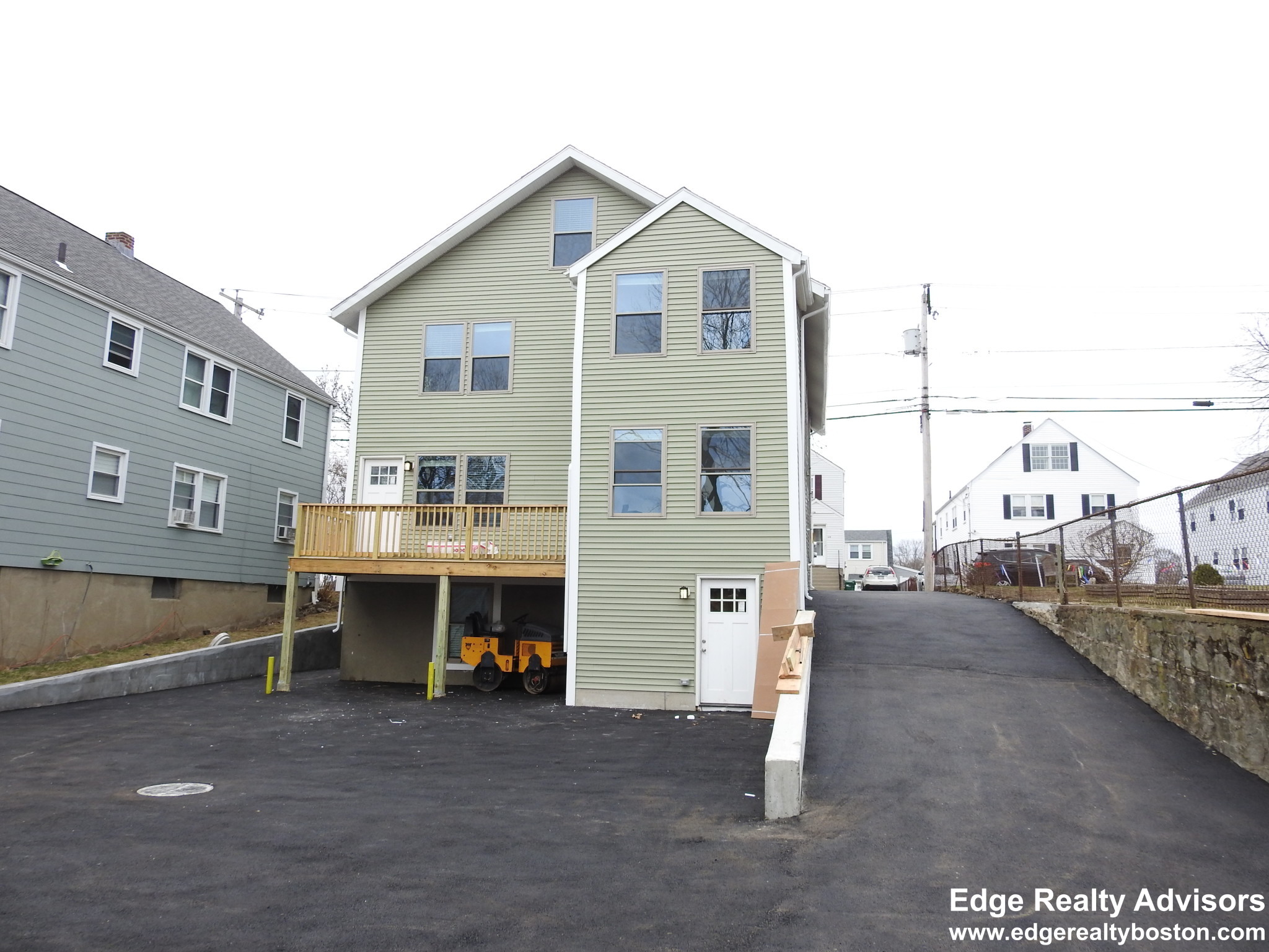 4 bed, 4+ bath apartment for rent at 480 Fulton St Unit Right, Medford Hillside — photo 8 of 10