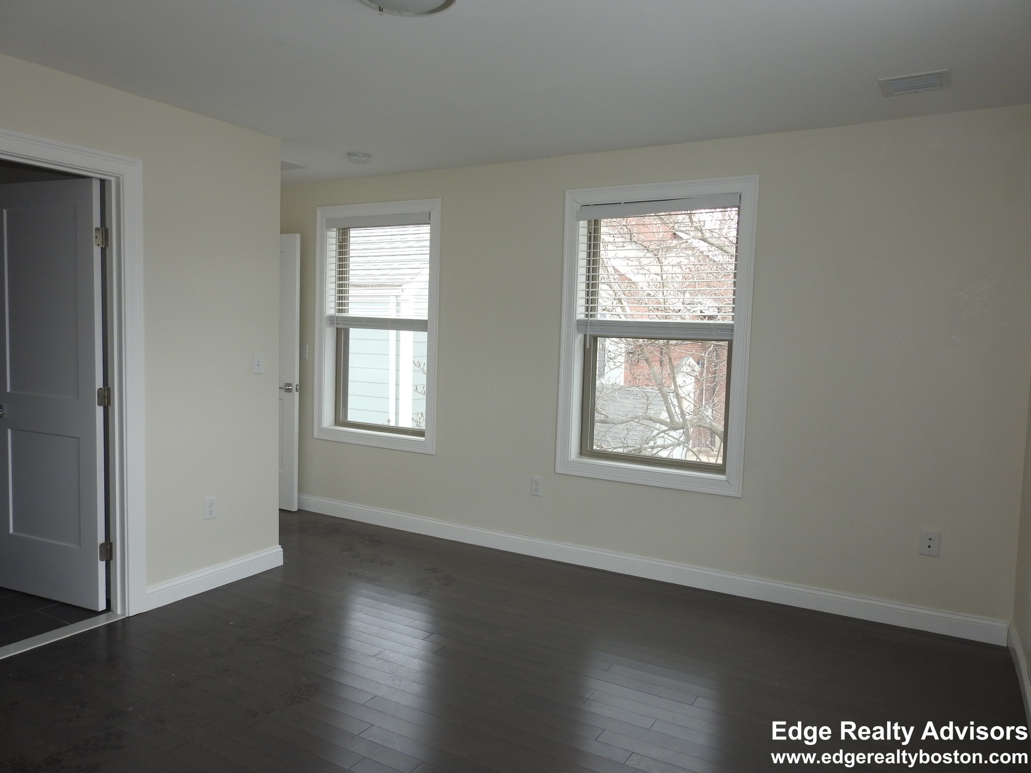 4 bed, 4+ bath apartment for rent at 480 Fulton St Unit Right, Medford Hillside — photo 9 of 10