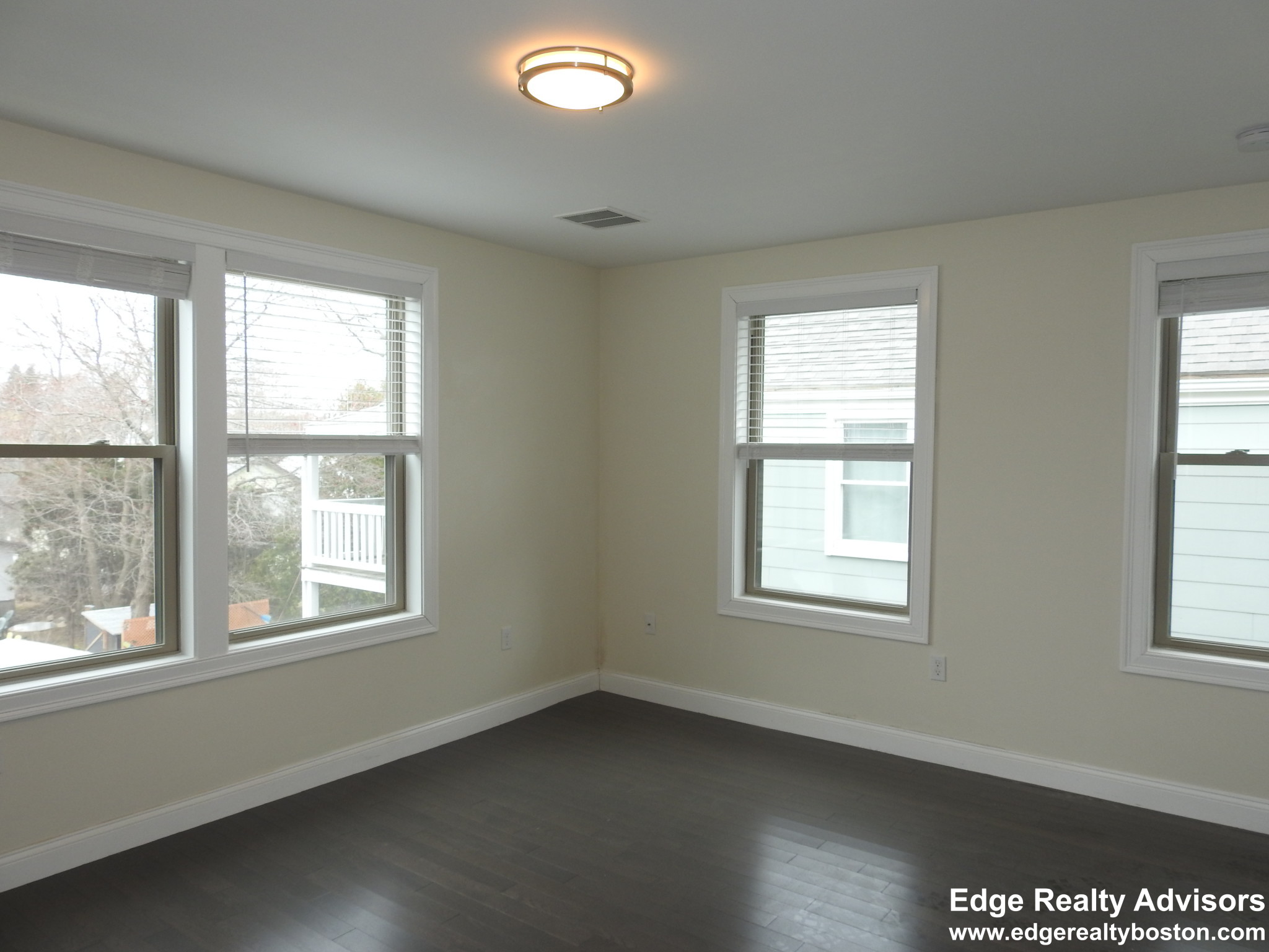4 bed, 4+ bath apartment for rent at 480 Fulton St Unit Right, Medford Hillside — photo 4 of 10