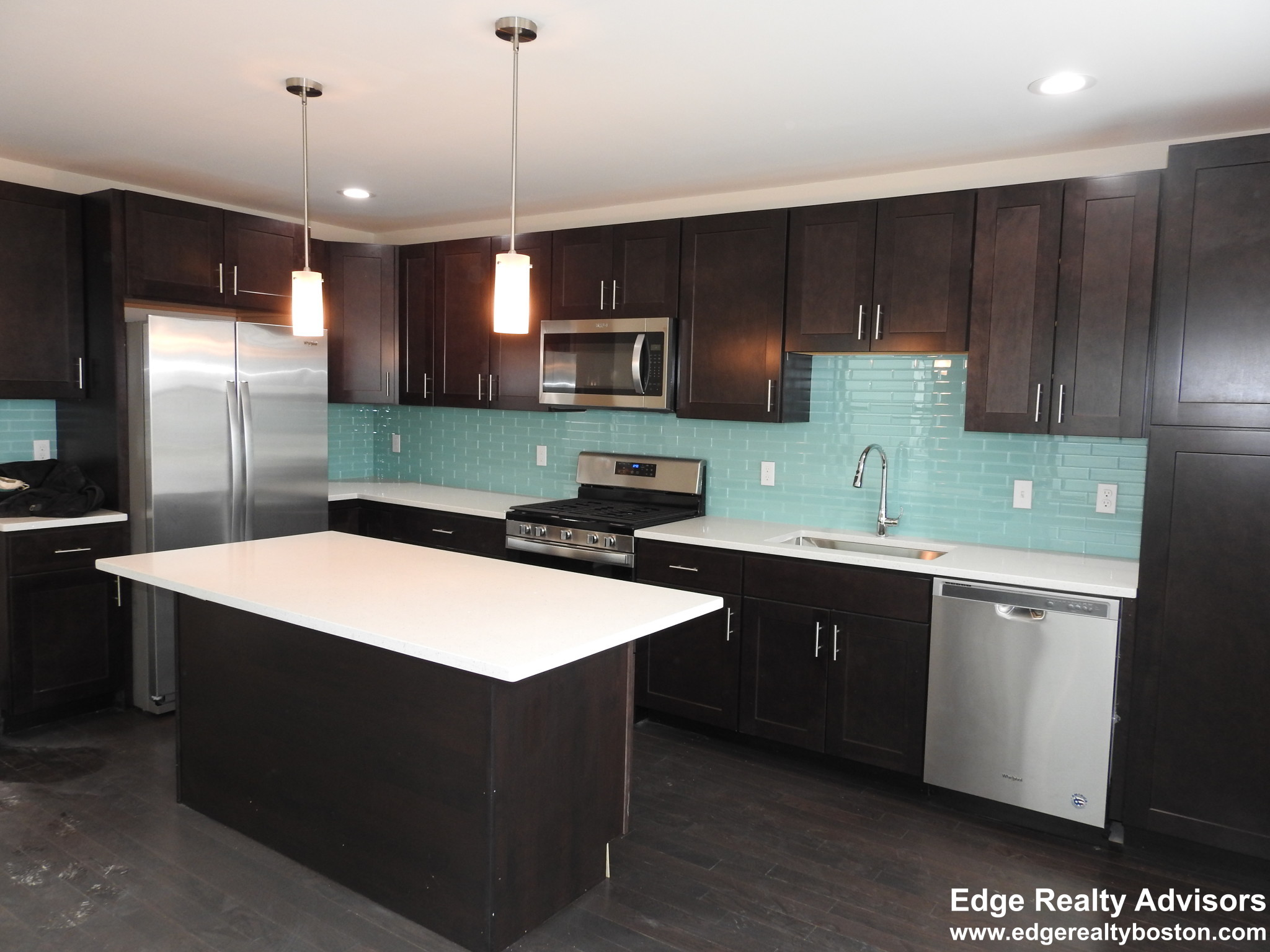 4 bed, 4+ bath apartment for rent at 480 Fulton St Unit Right, Medford Hillside — photo 1 of 10