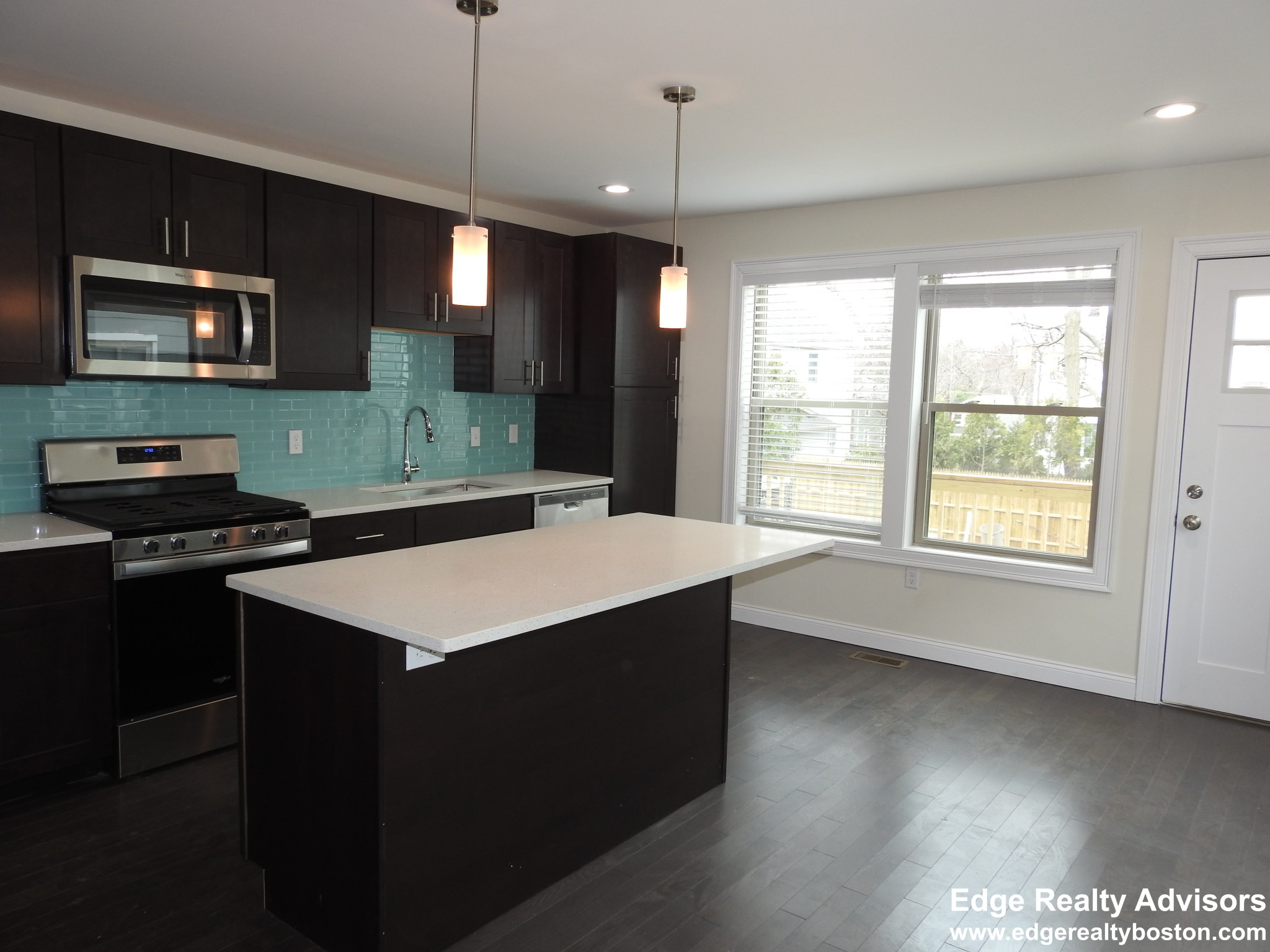 4 bed, 4+ bath apartment for rent at 480 Fulton St Unit Right, Medford Hillside — photo 2 of 10