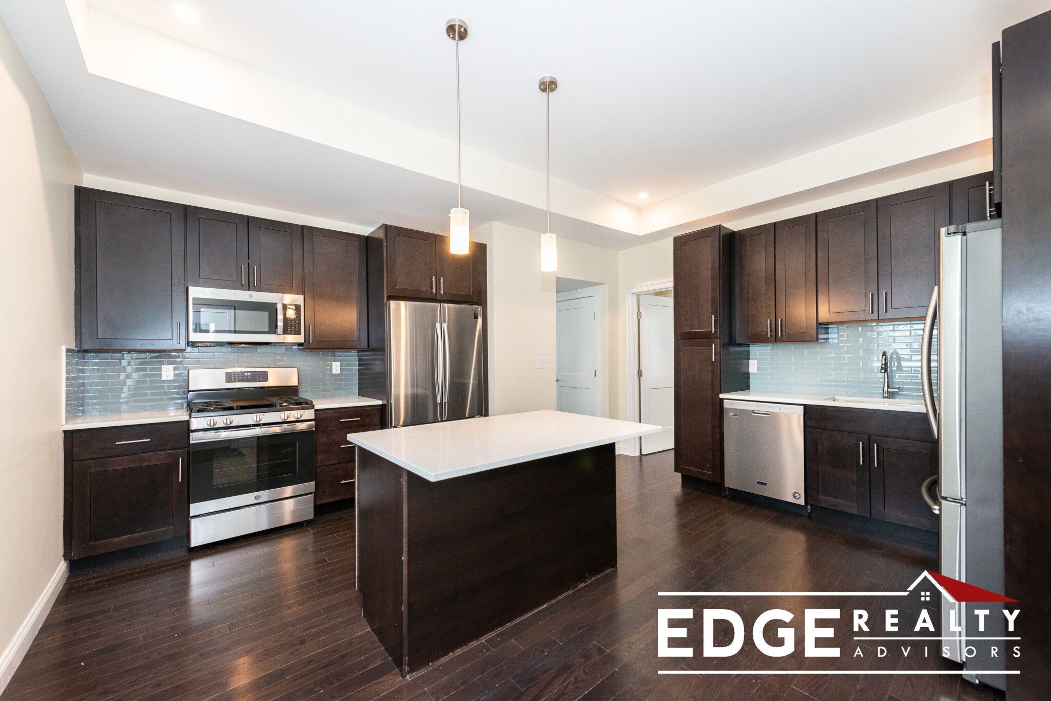 6 bed, 4+ bath apartment for rent at 9 Marion St Unit 1, Tufts University — photo 1 of 23