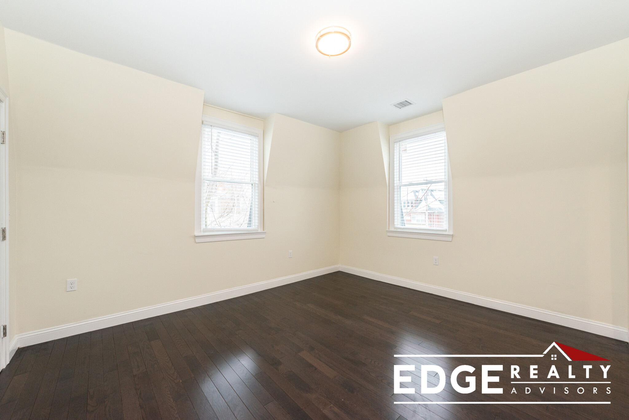 6 bed, 4+ bath apartment for rent at 9 Marion St Unit 1, Tufts University — photo 15 of 23