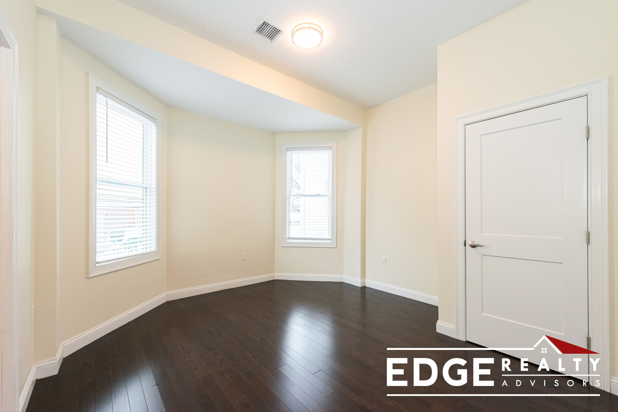 6 bed, 4+ bath apartment for rent at 9 Marion St Unit 1, Tufts University — photo 16 of 23