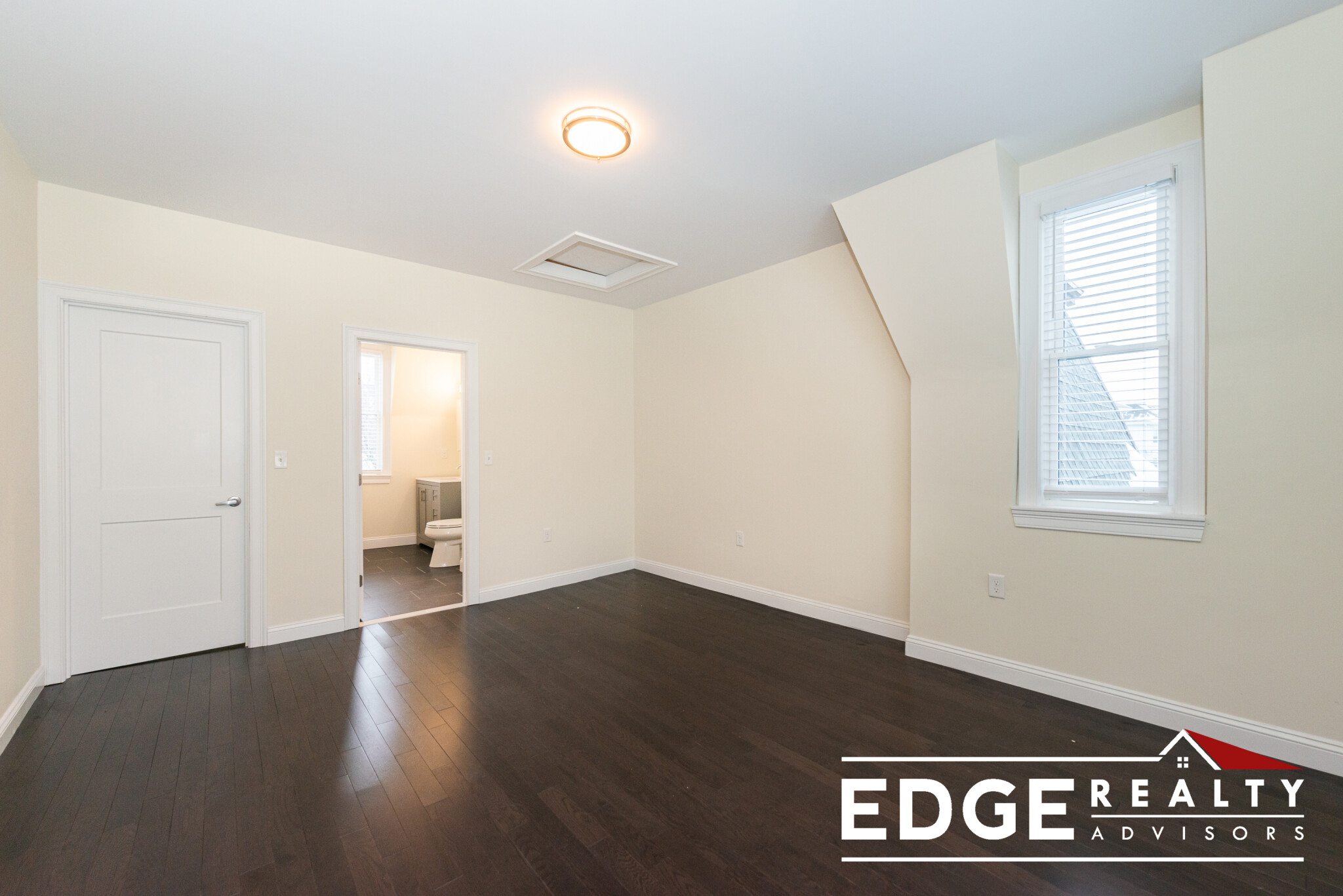 6 bed, 4+ bath apartment for rent at 9 Marion St Unit 1, Tufts University — photo 18 of 23