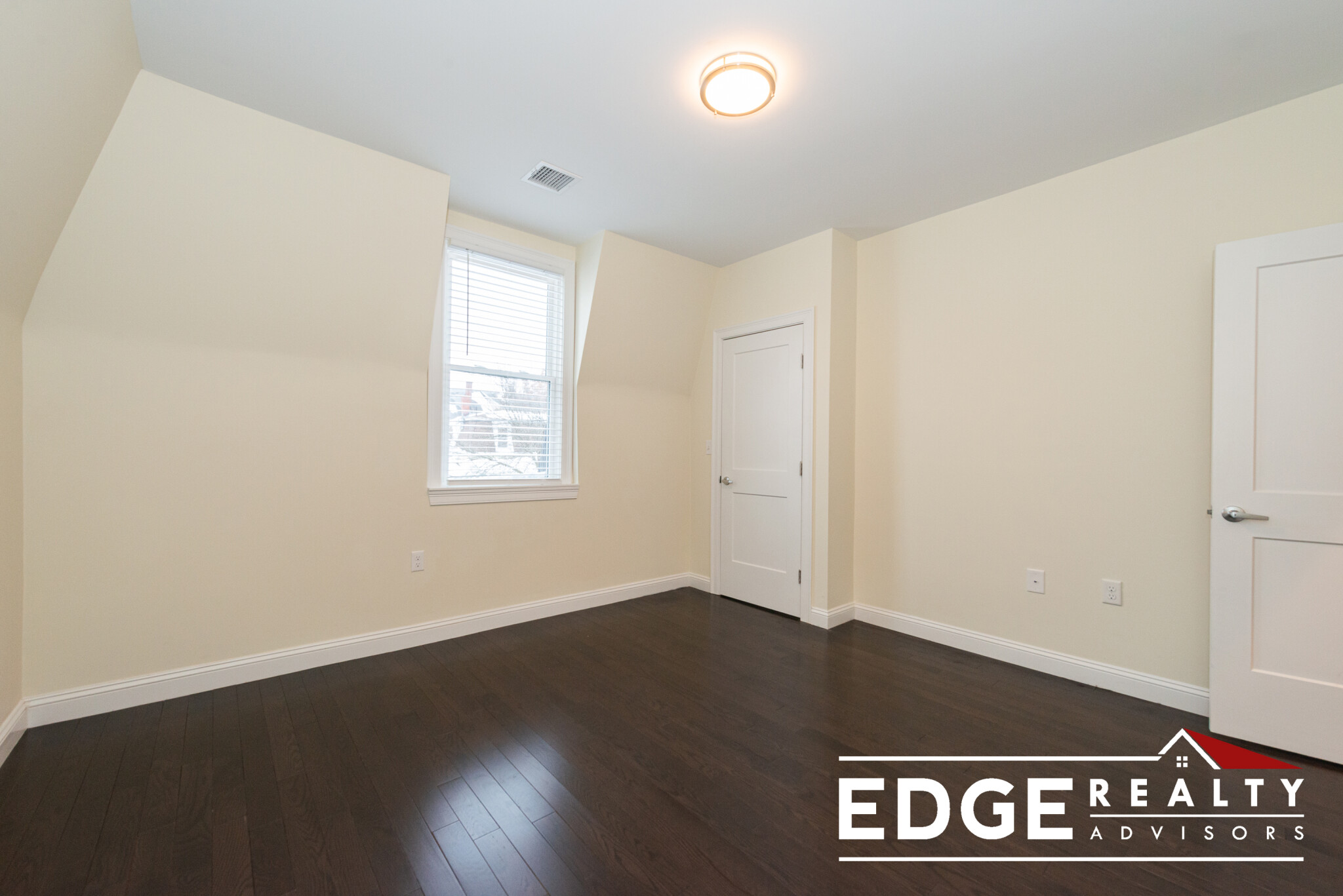 6 bed, 4+ bath apartment for rent at 9 Marion St Unit 1, Tufts University — photo 21 of 23