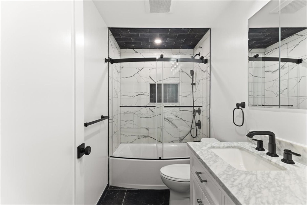 19 Coach Ln, Norwood