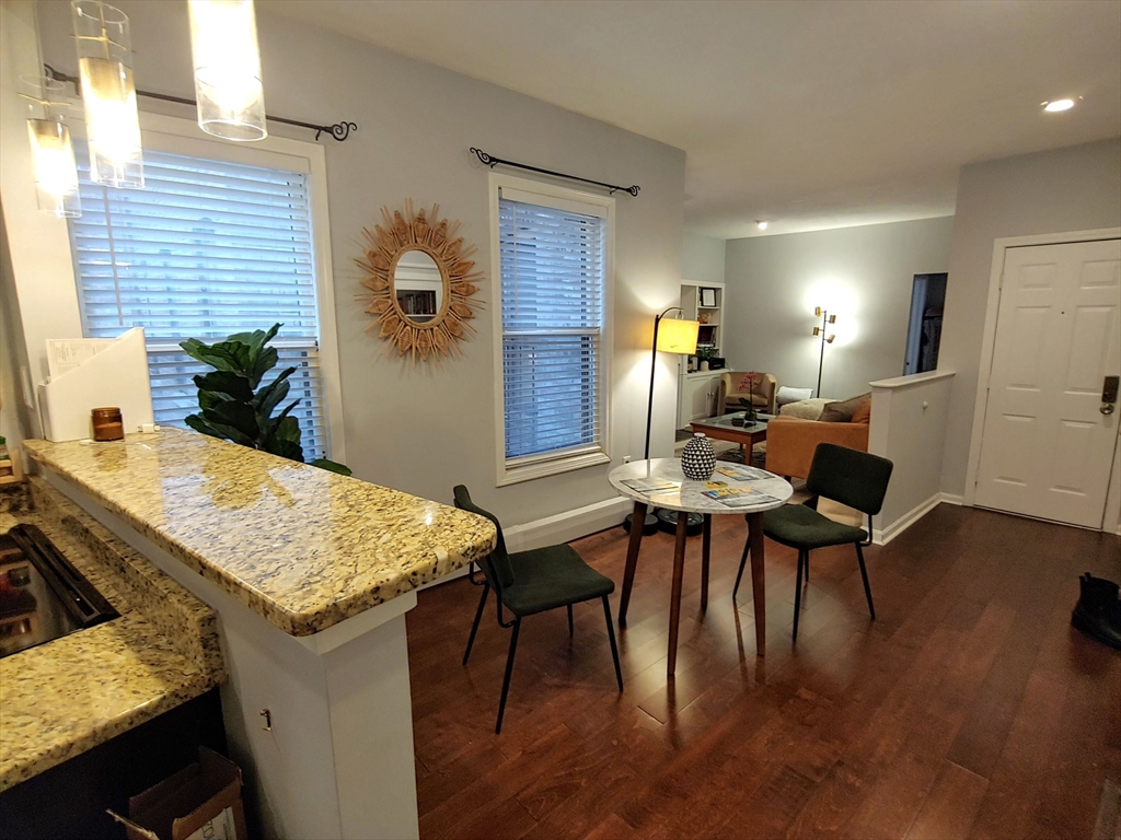 61 West Cedar St, Beacon Hill