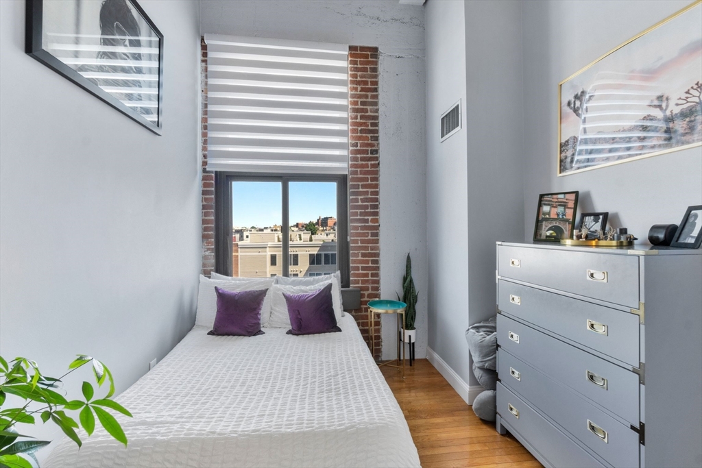 320 W 2nd, South Boston