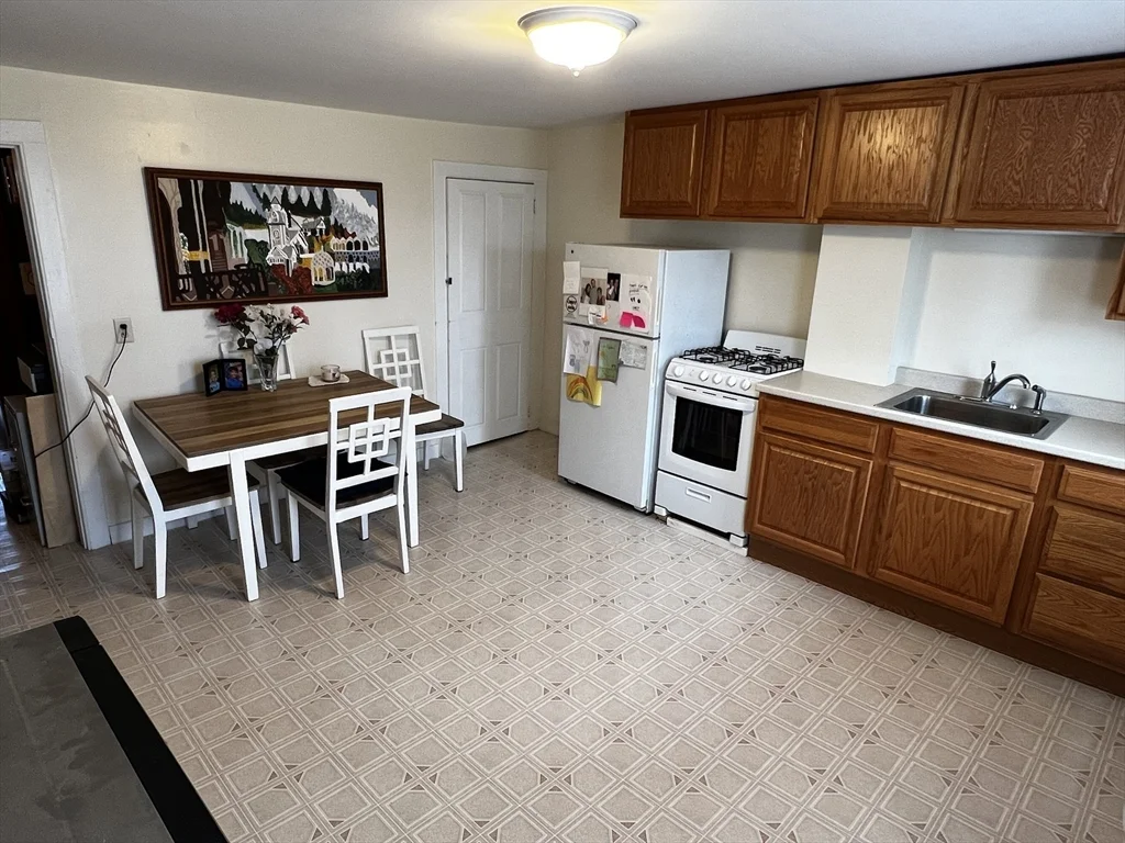 797 Main St, Amherst