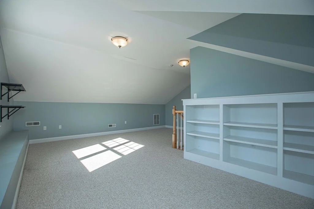 8 Summer Hill Circle, Arlington