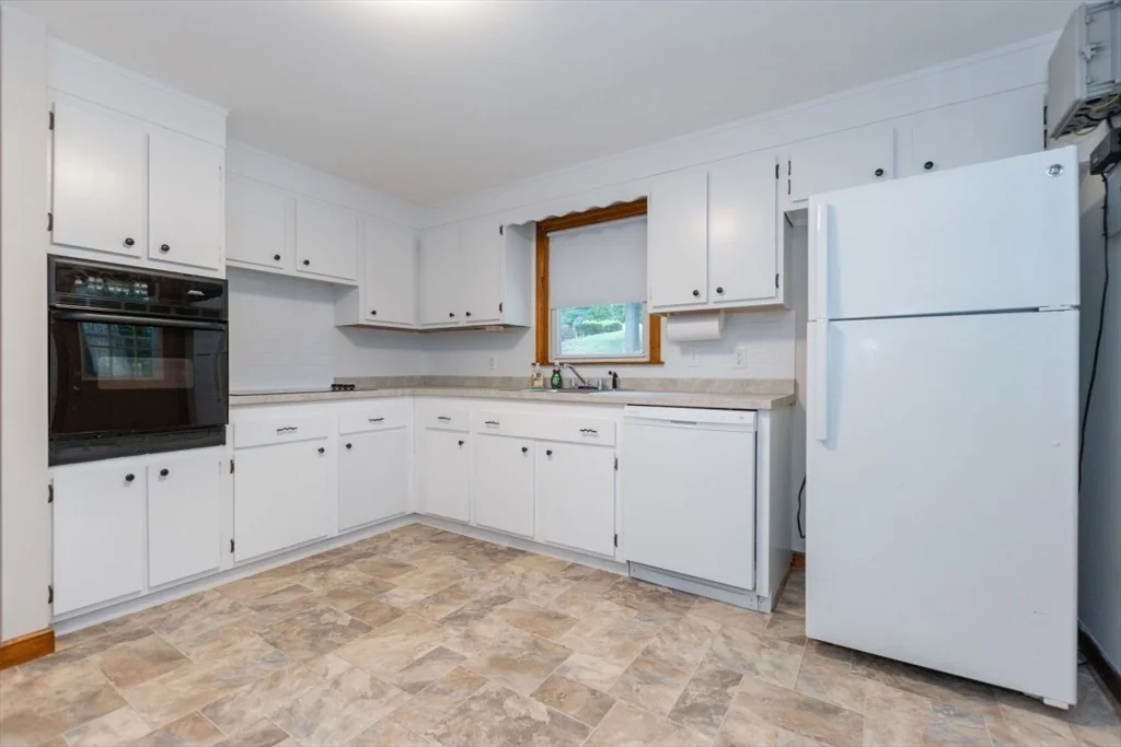 205 Hardy Pond Rd, Waltham