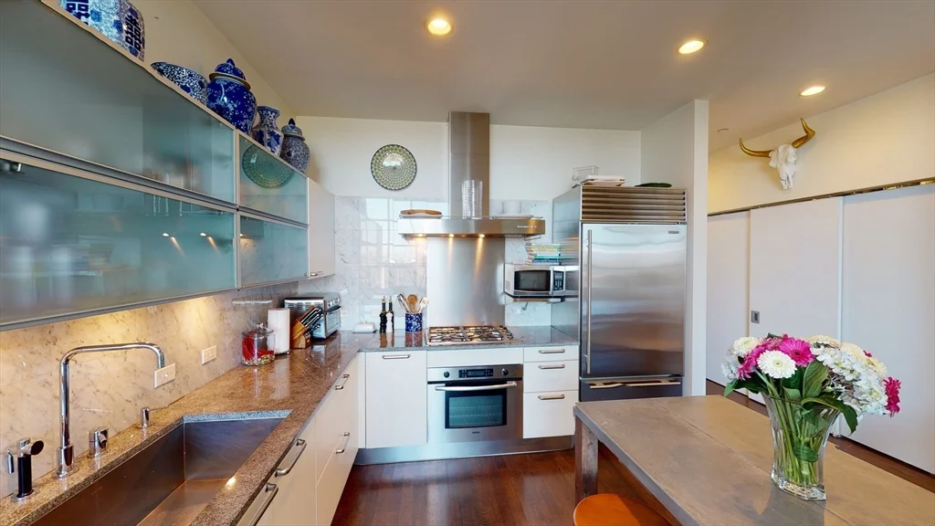 360 Newbury St, Back Bay