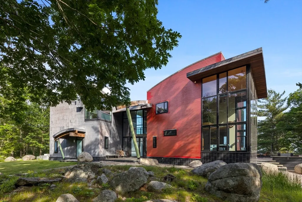 370 Summer St, Manchester