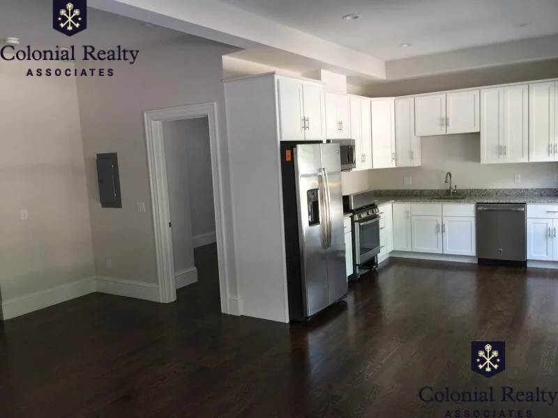 2048 Beacon St, Waban