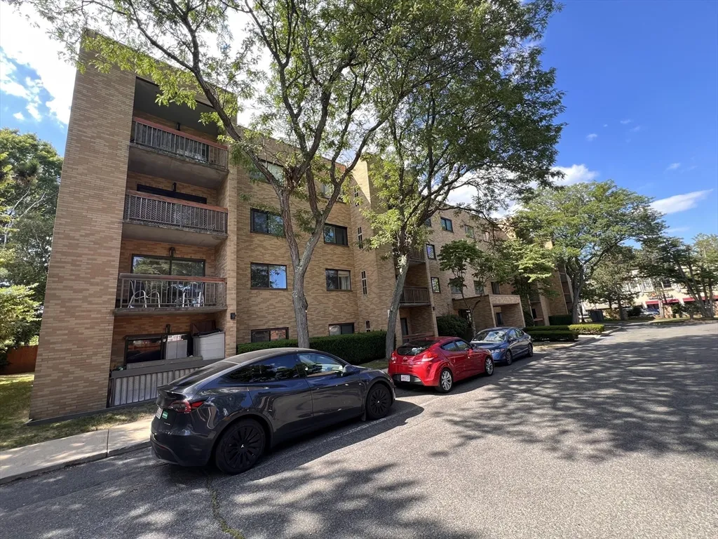 41 Centre St, North Brookline