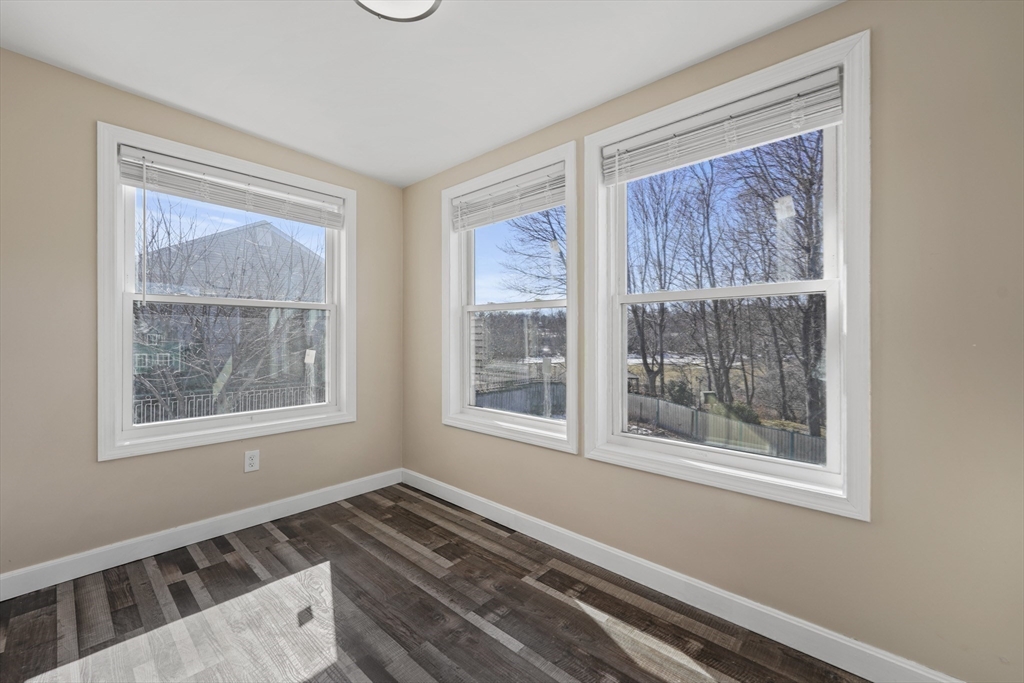 4 Champlain Rd, Salem