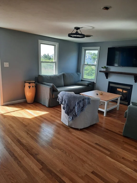 99 Scituate Ave, Scituate