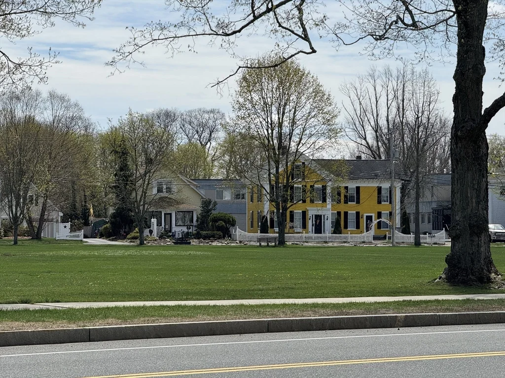 46 North Main St, West Brookfield