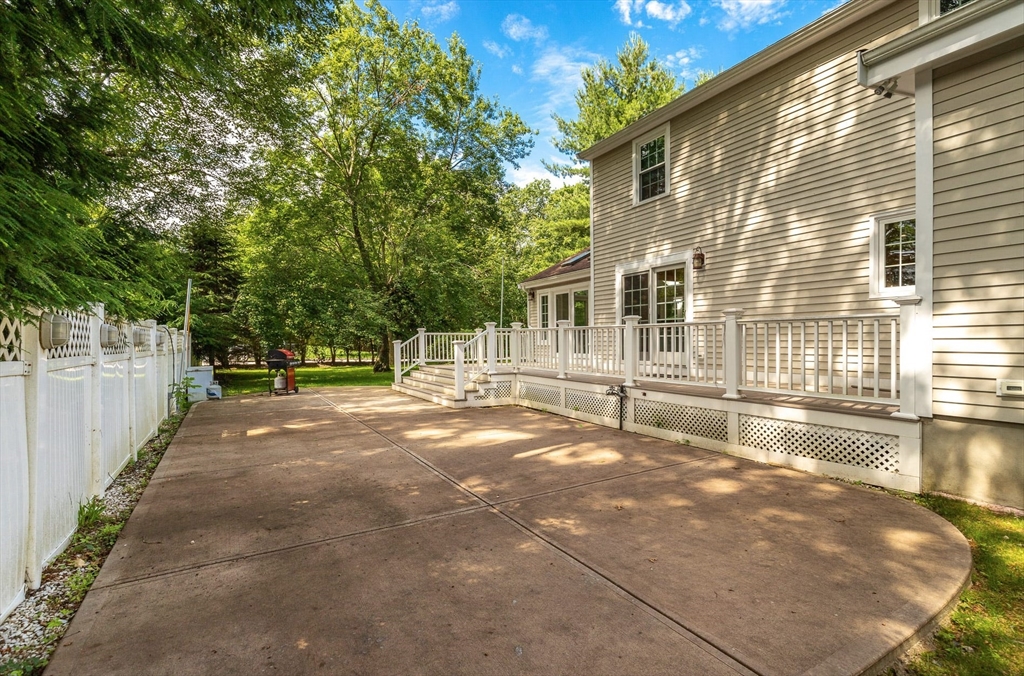 2 Sigmund St, Lynnfield