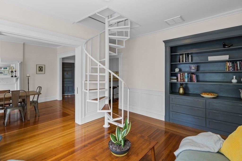 15 Grovenor Rd, Jamaica Plain