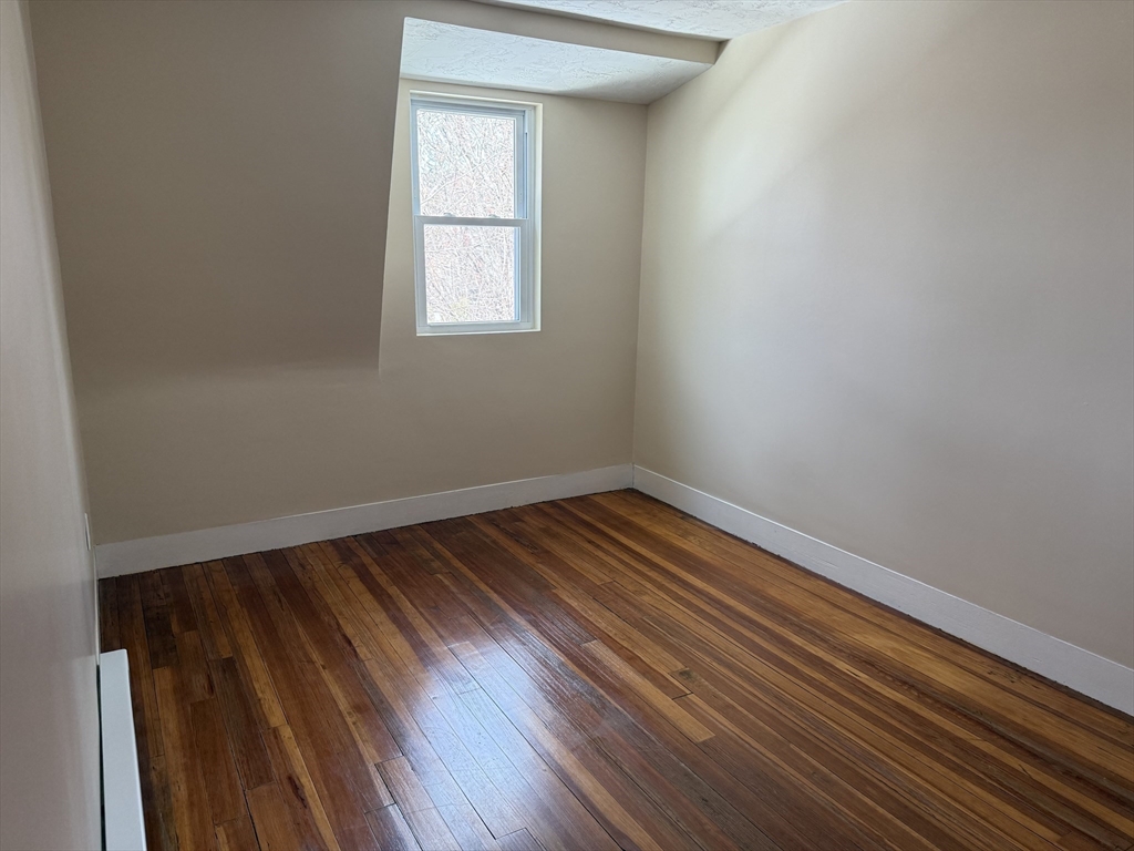 15 Trafalgar Sq, Barre